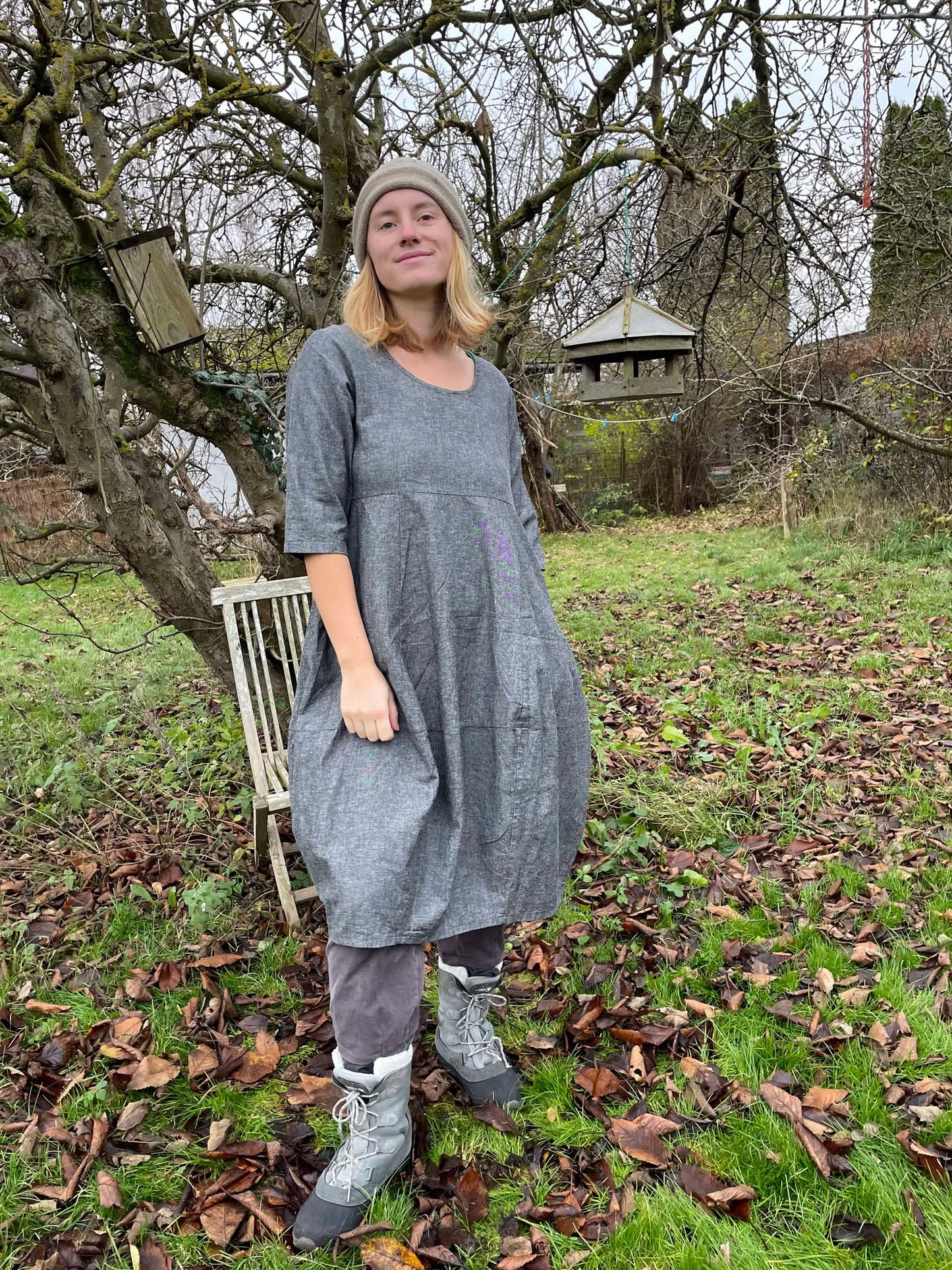 Grå meleret kjole fra THING