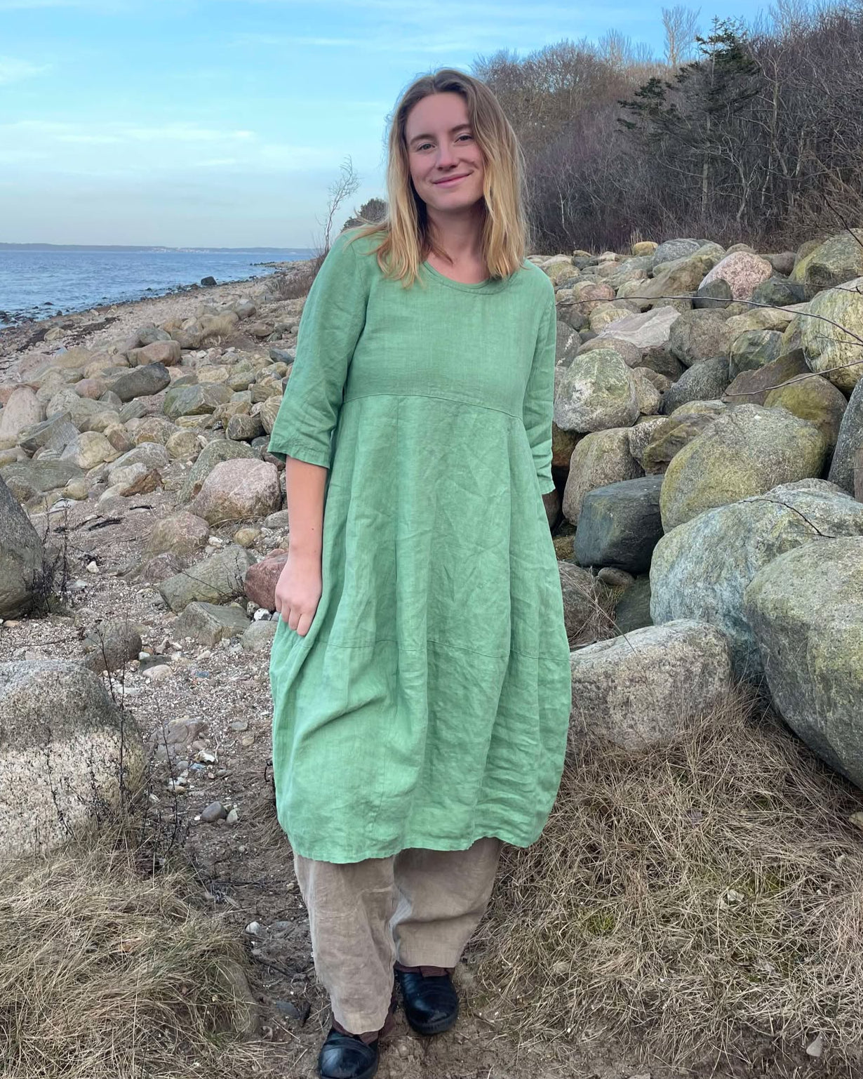 Sommergrøn ballonkjole i hør fra THING