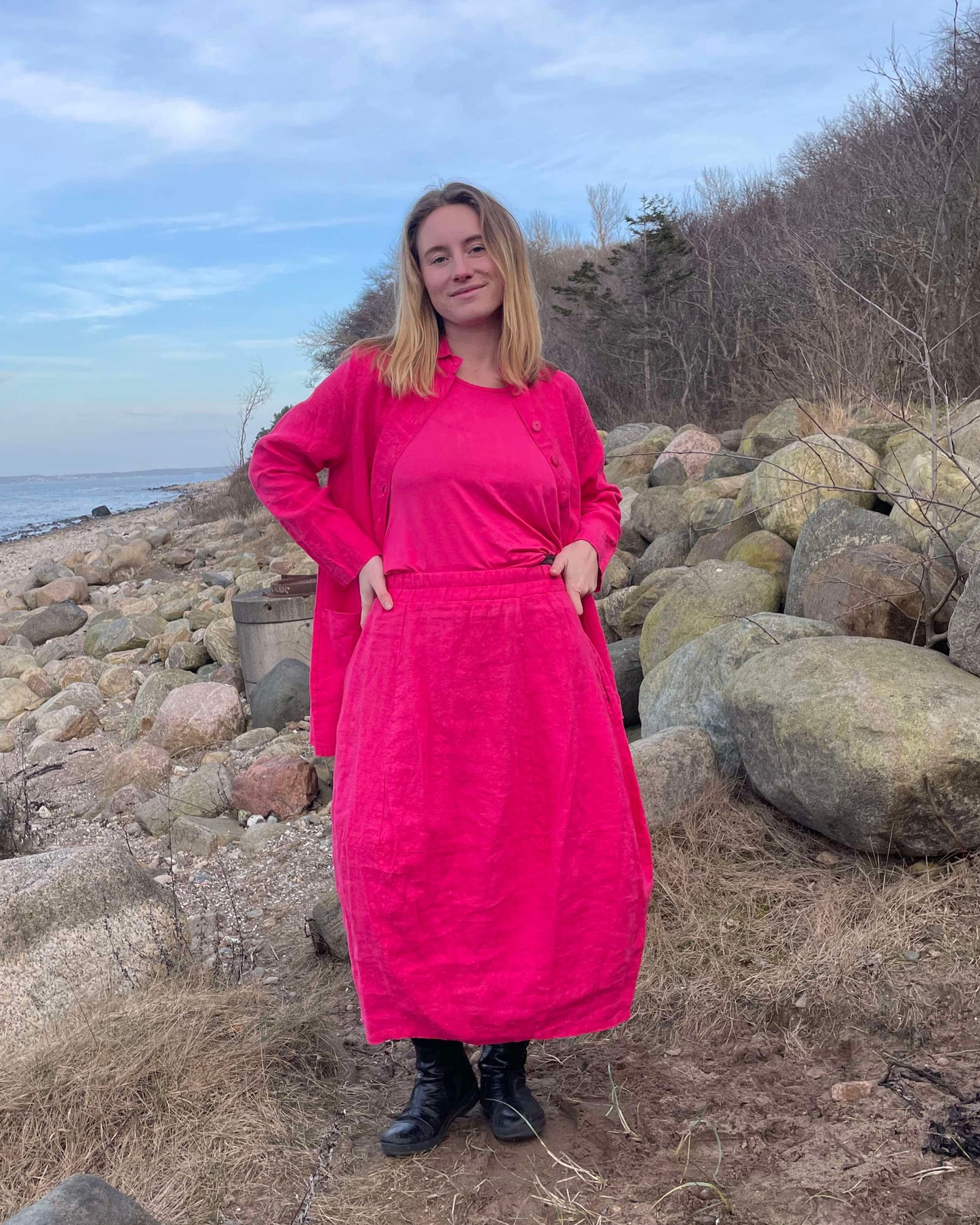 Violetrød hørnederdel fra Thing
