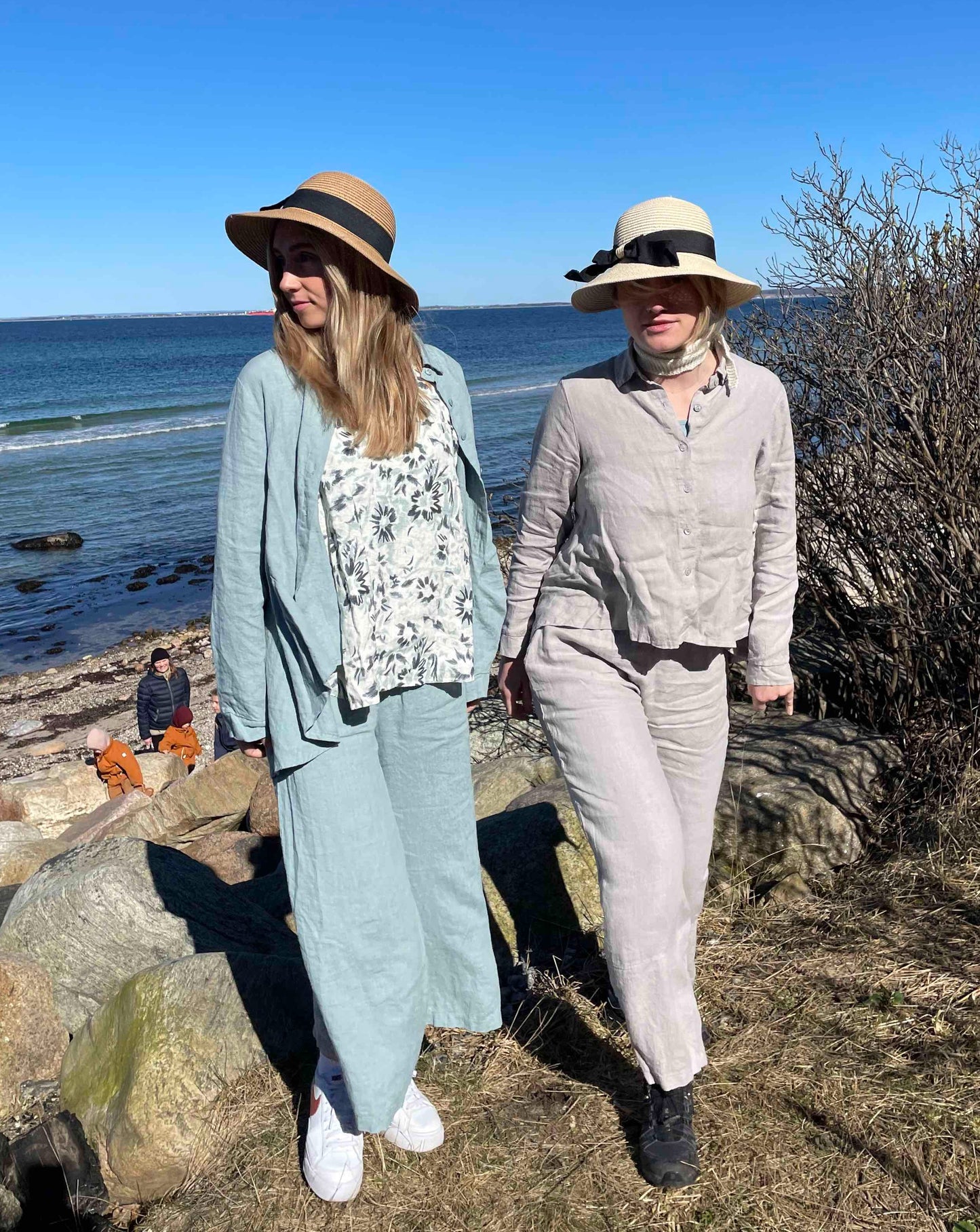 Grålig hørskjorte fra THING