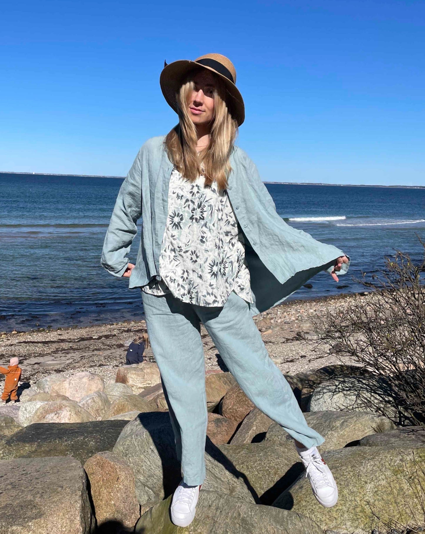Jade hørskjorte med knapper fra THING