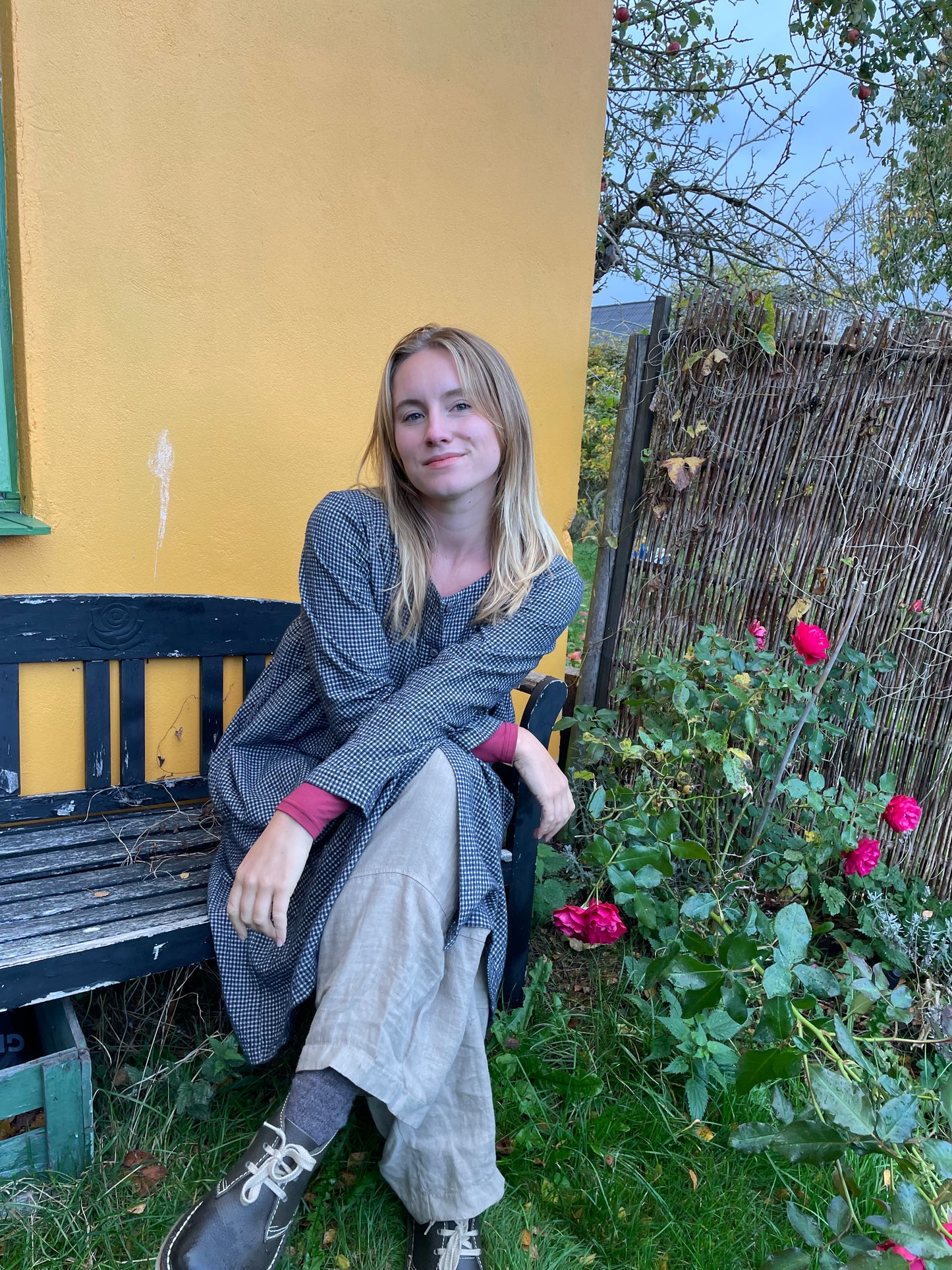 Sort/hvid ternet kjole i 100% økologisk bomuld