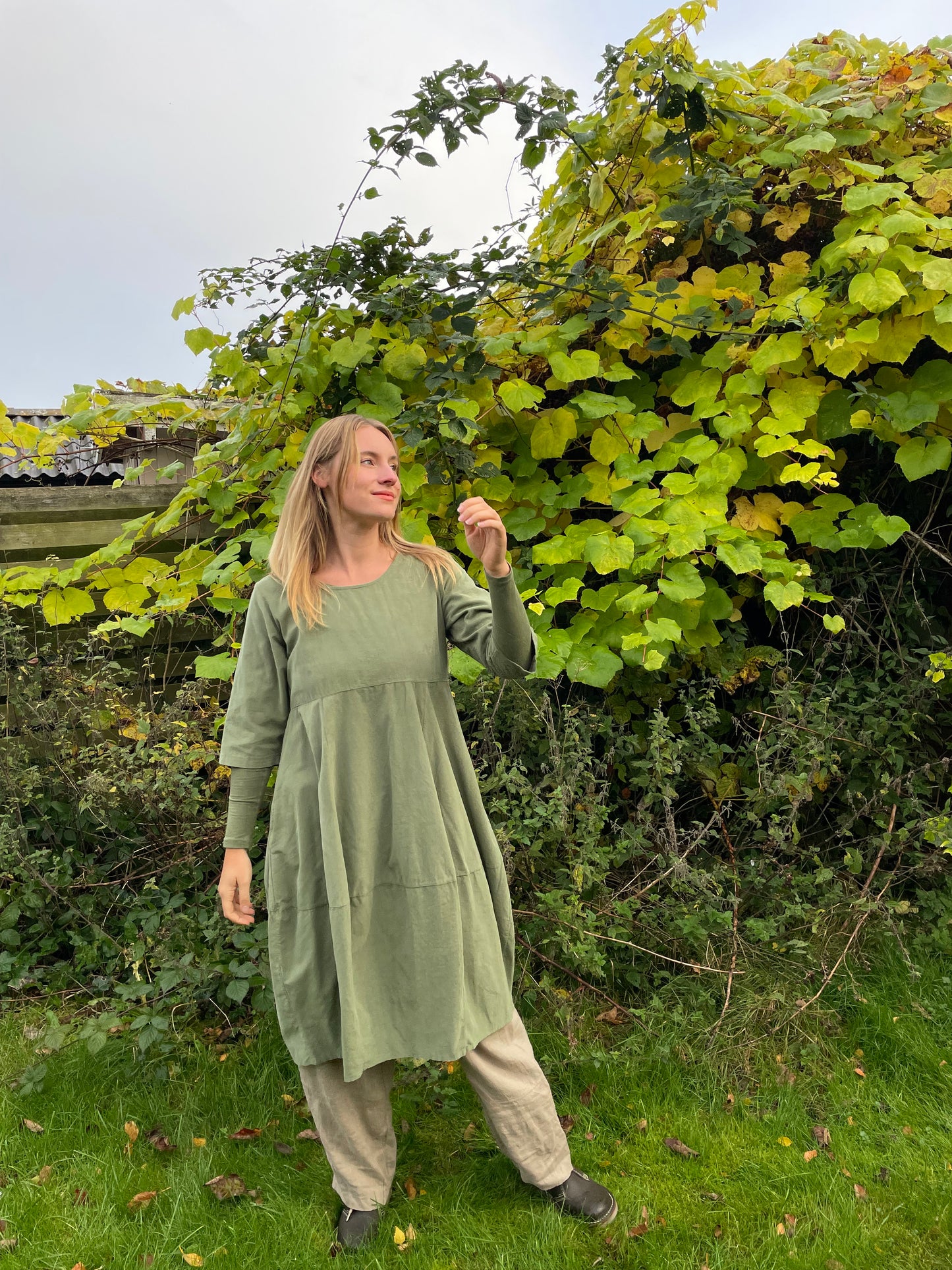 Urte-grøn Ballonkjole i babyfløjl fra THING