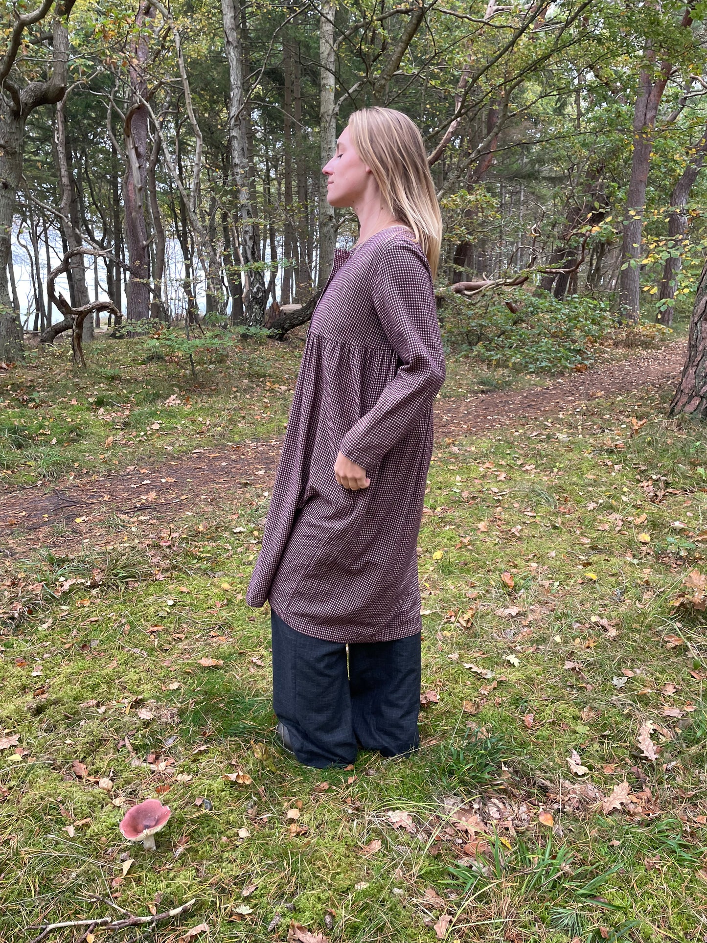 Rødternet bomulds kjole fra THING Økologisk