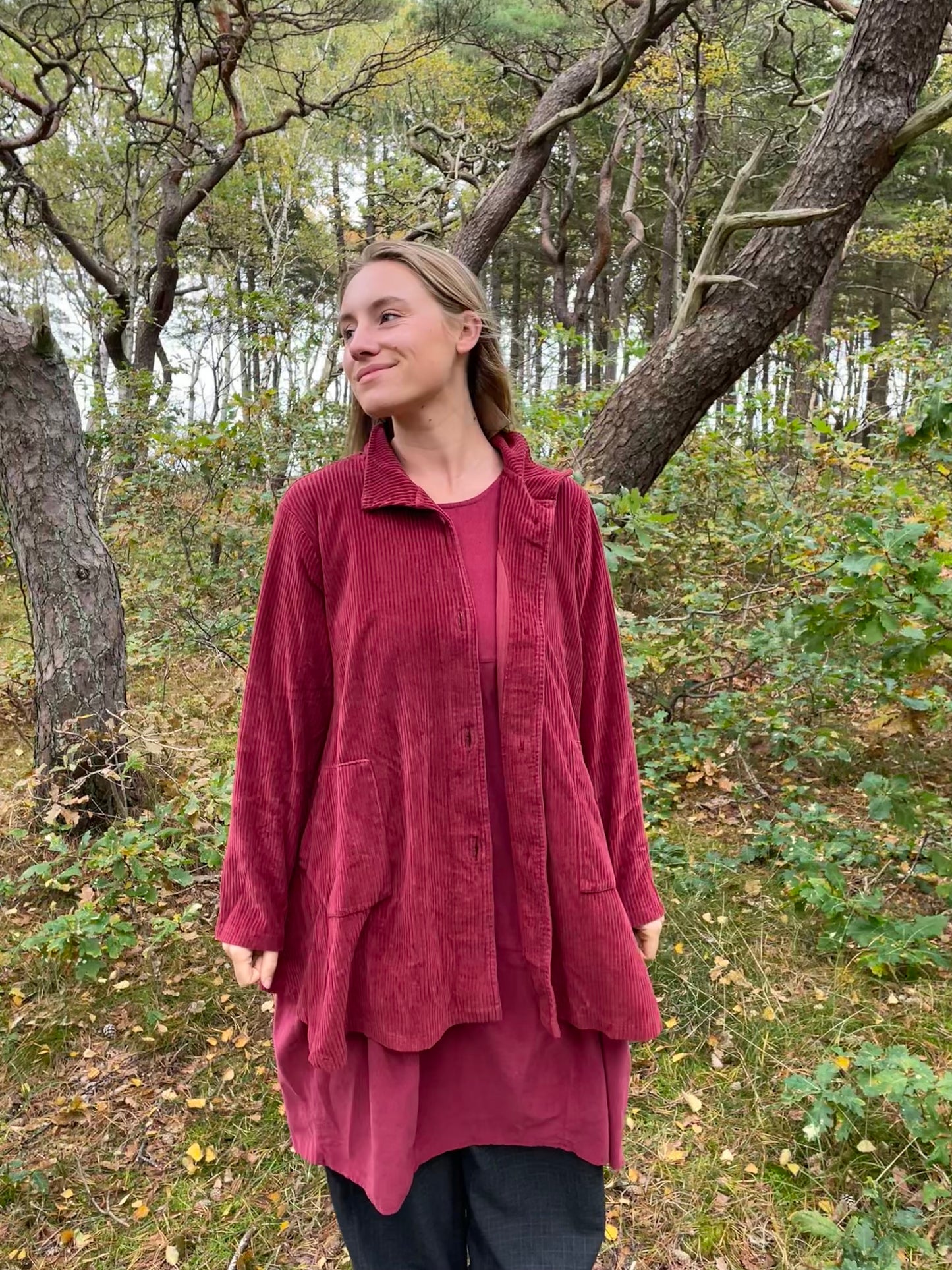 Vinrød jakke i fløjl fra THING