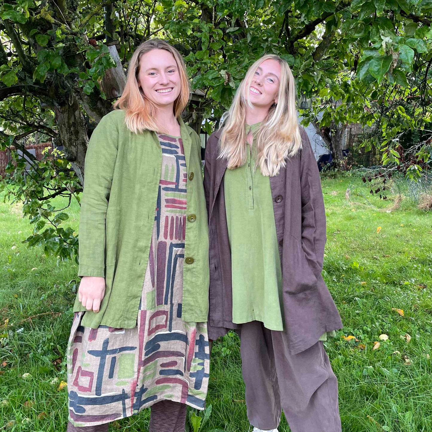 Brun hørfrakke fra THING