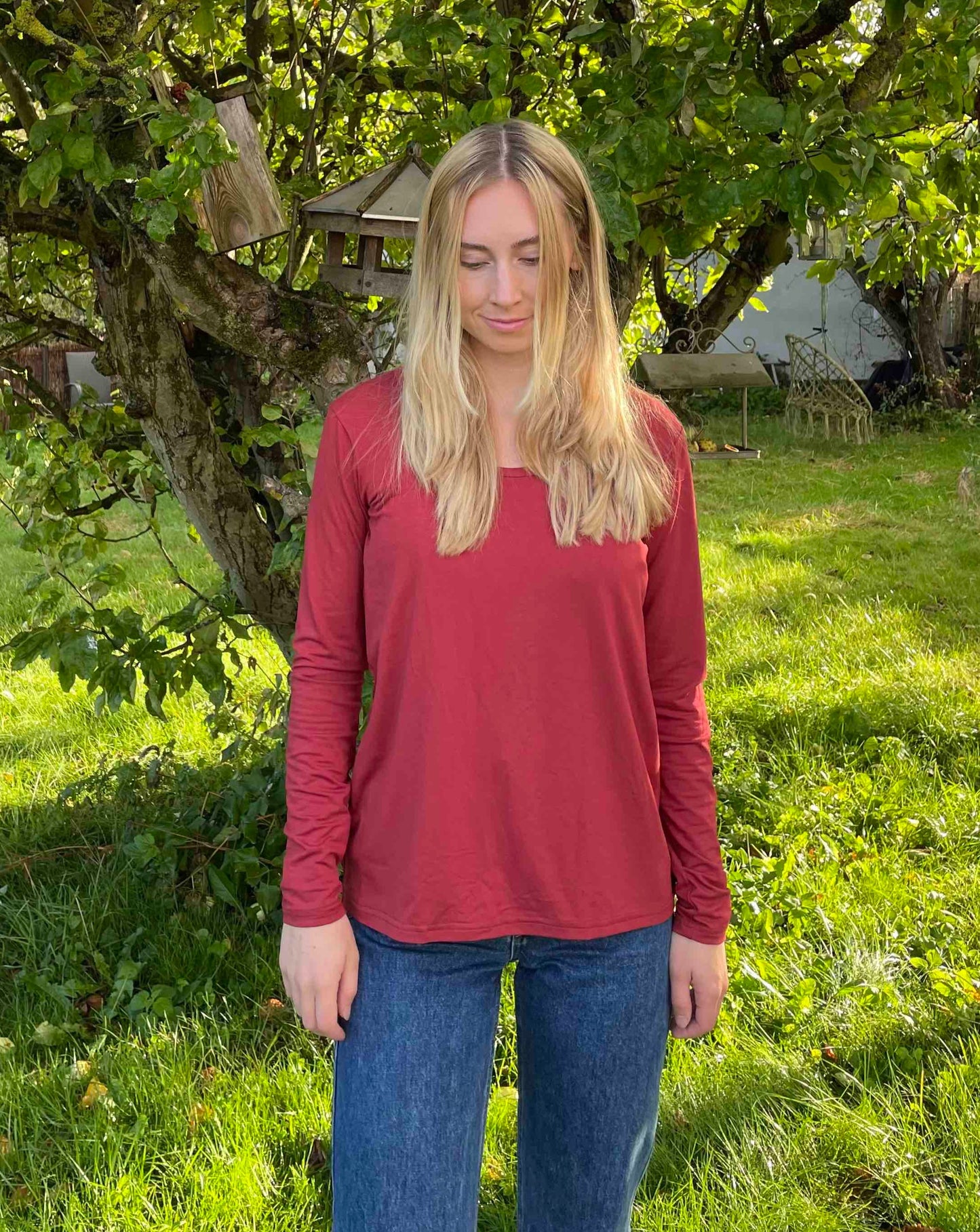 Rød bluse i bambus fra THING
