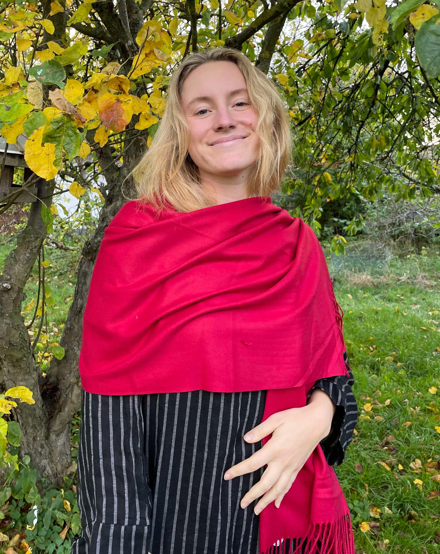 Rødt cashmere tørklæde