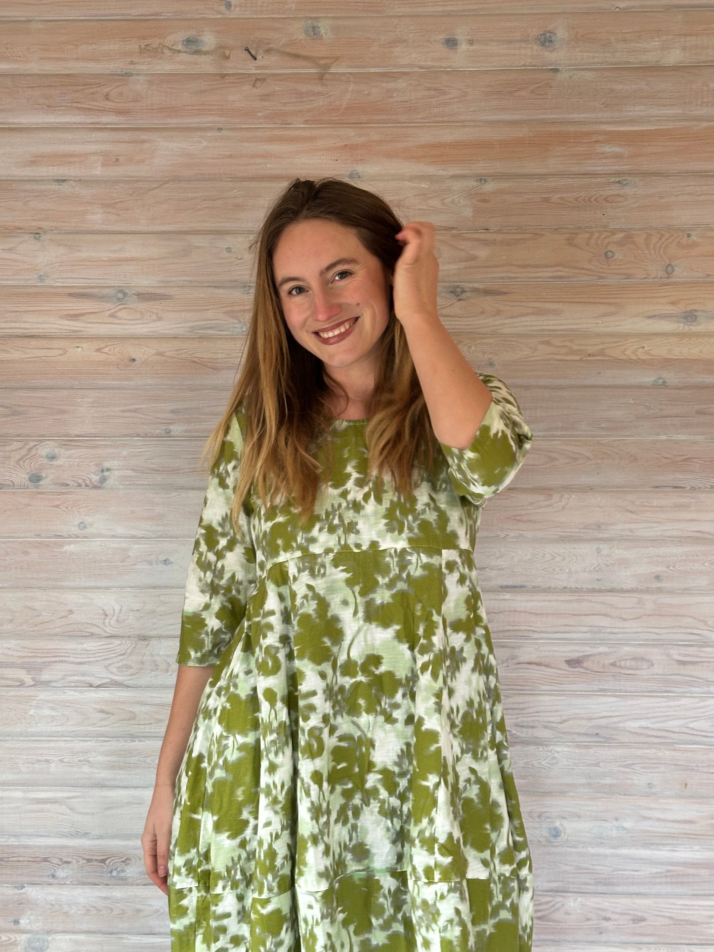 Grøn og hvid forårskjole fra Thing