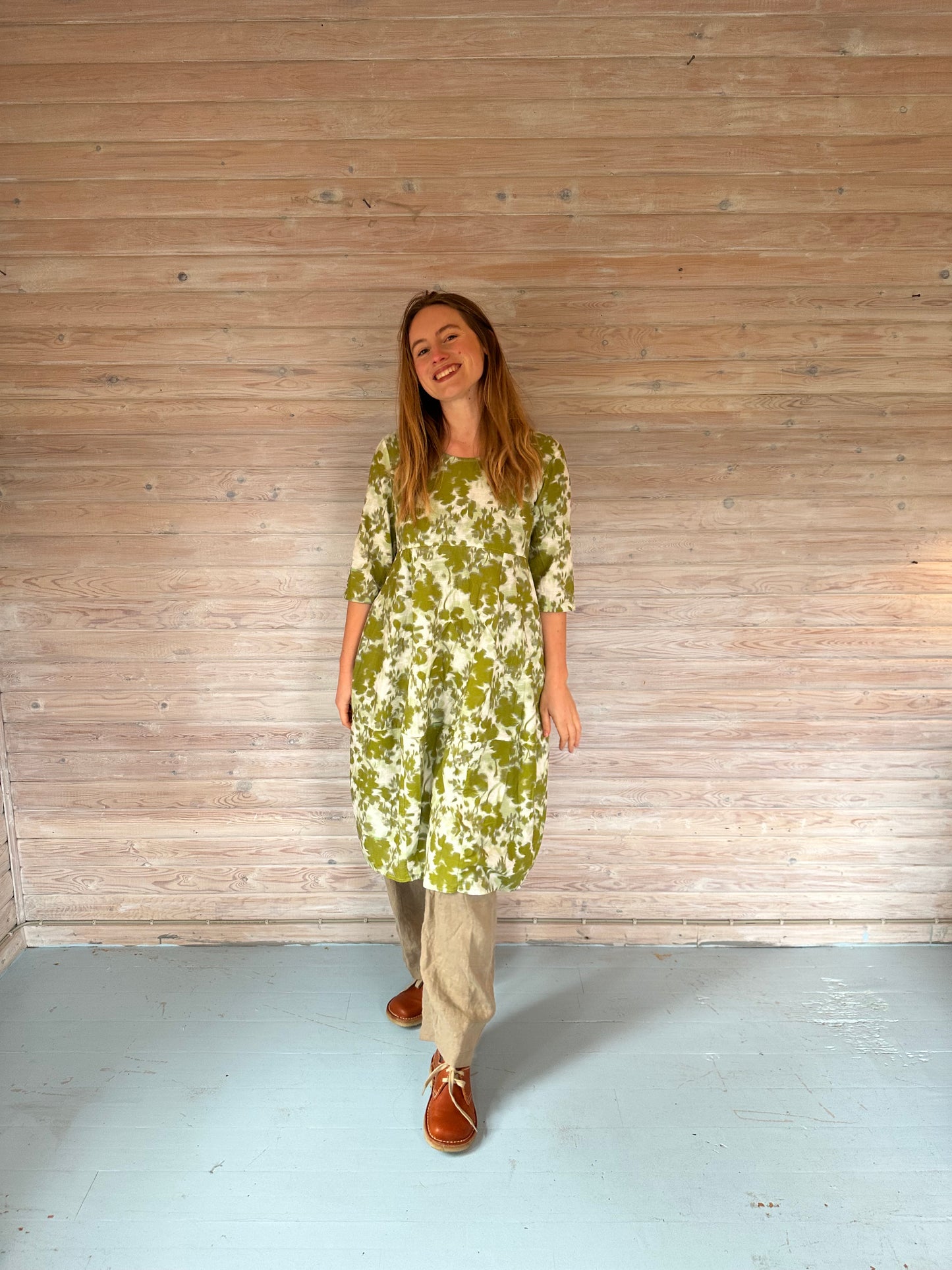 Grøn og hvid forårskjole fra Thing