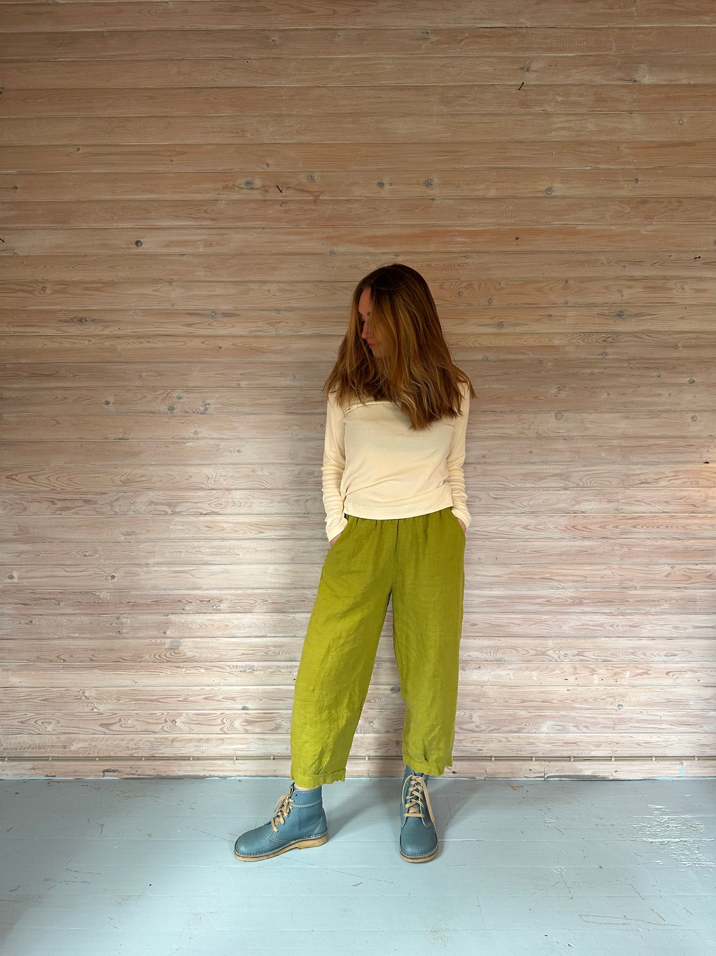 Forårsgrønne hørbukser fra Thing