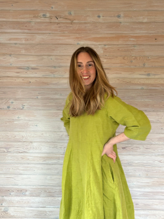 Forårsgrøn ballonkjole fra Thing