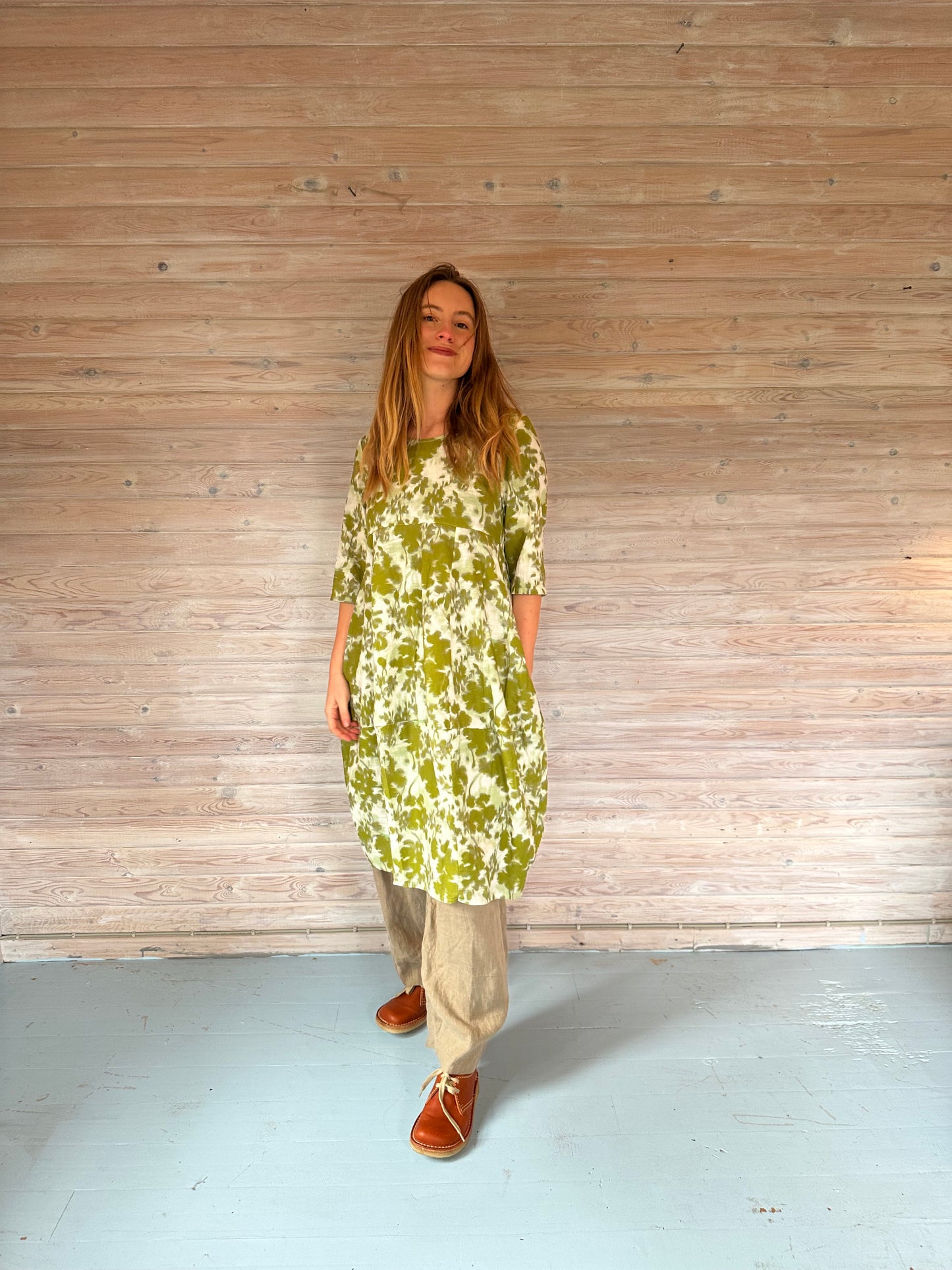 Grøn og hvid forårskjole fra Thing