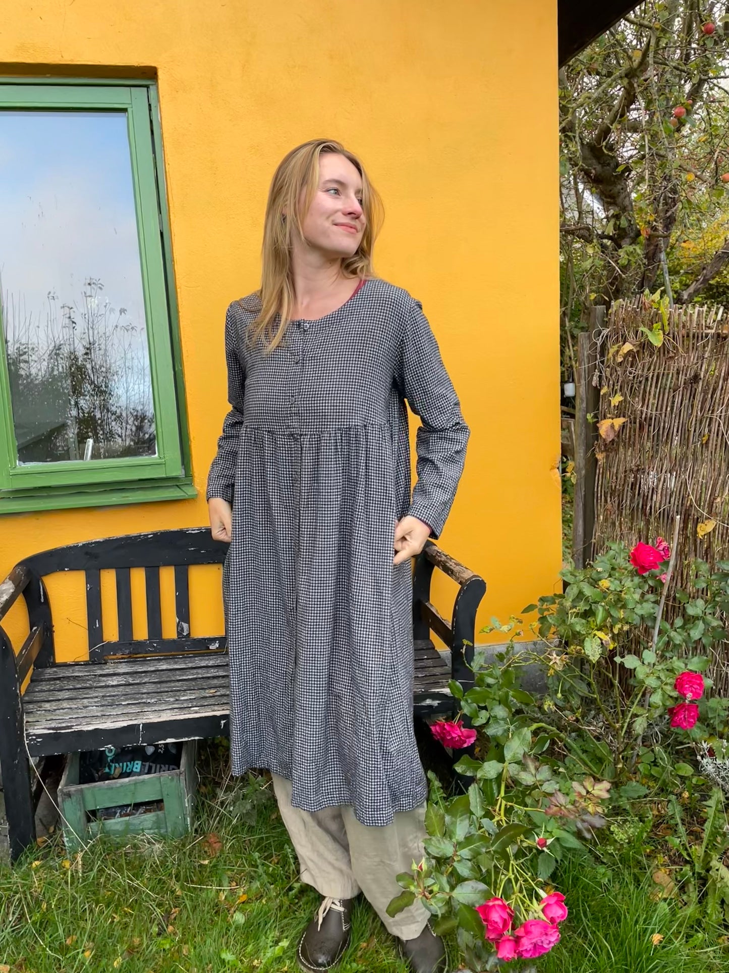 Sort/hvid ternet kjole i 100% økologisk bomuld