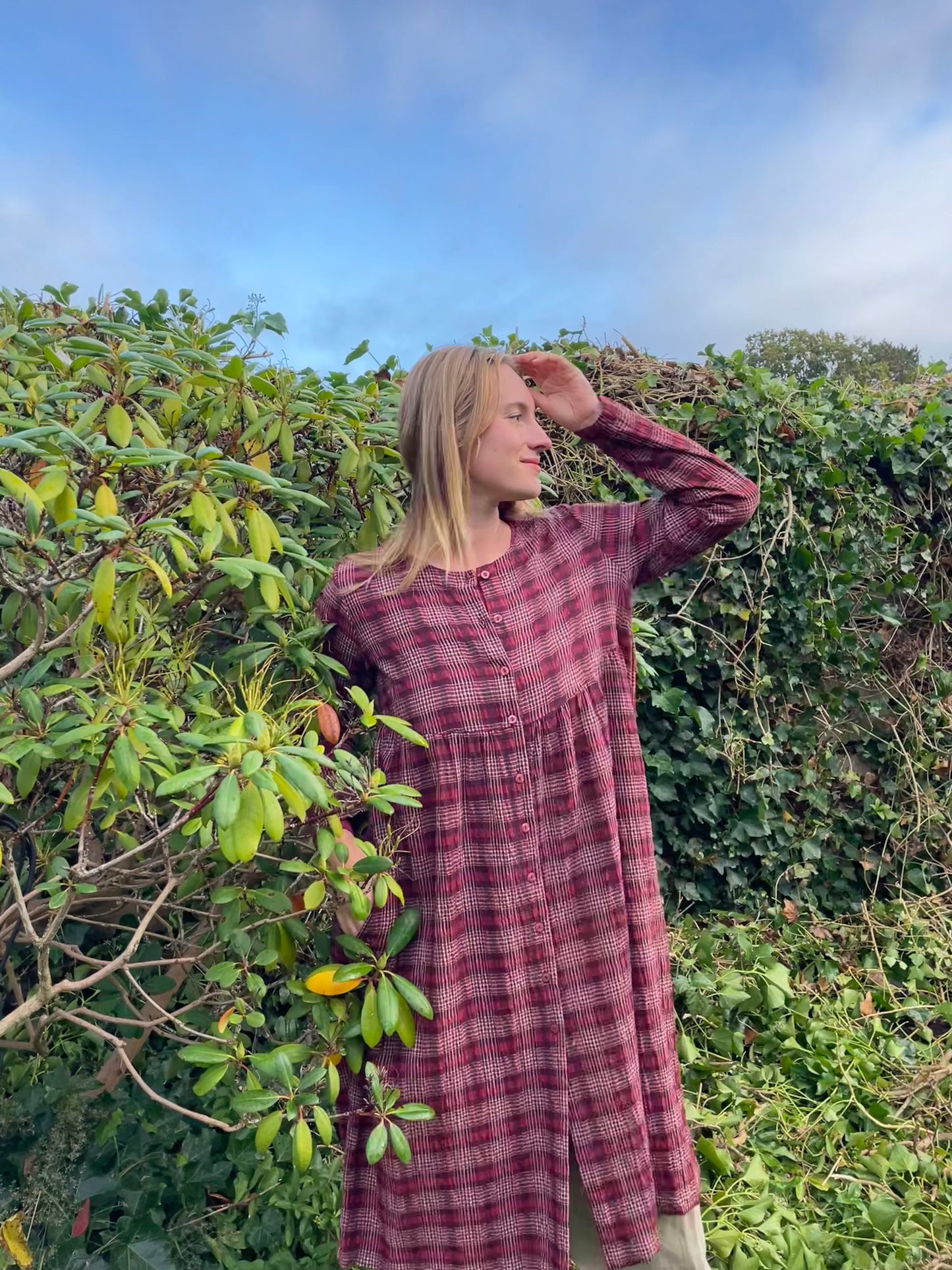 Rødternet kjole i 100% økologisk bomuld fra THING