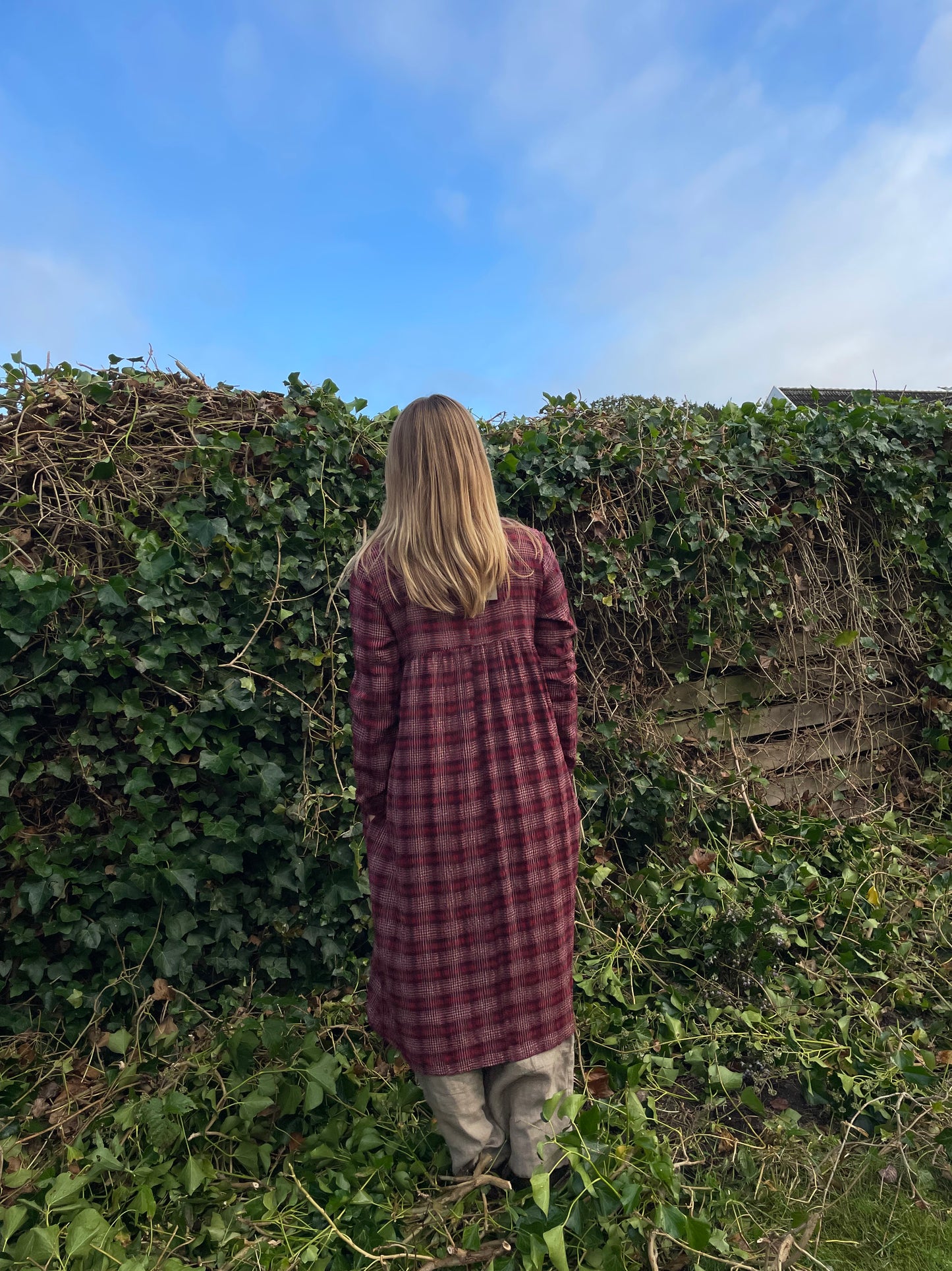 Rødternet kjole i 100% økologisk bomuld fra THING