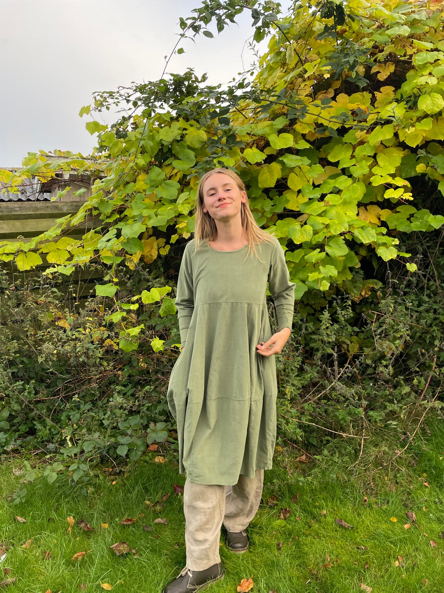 Urte-grøn Ballonkjole i babyfløjl fra THING