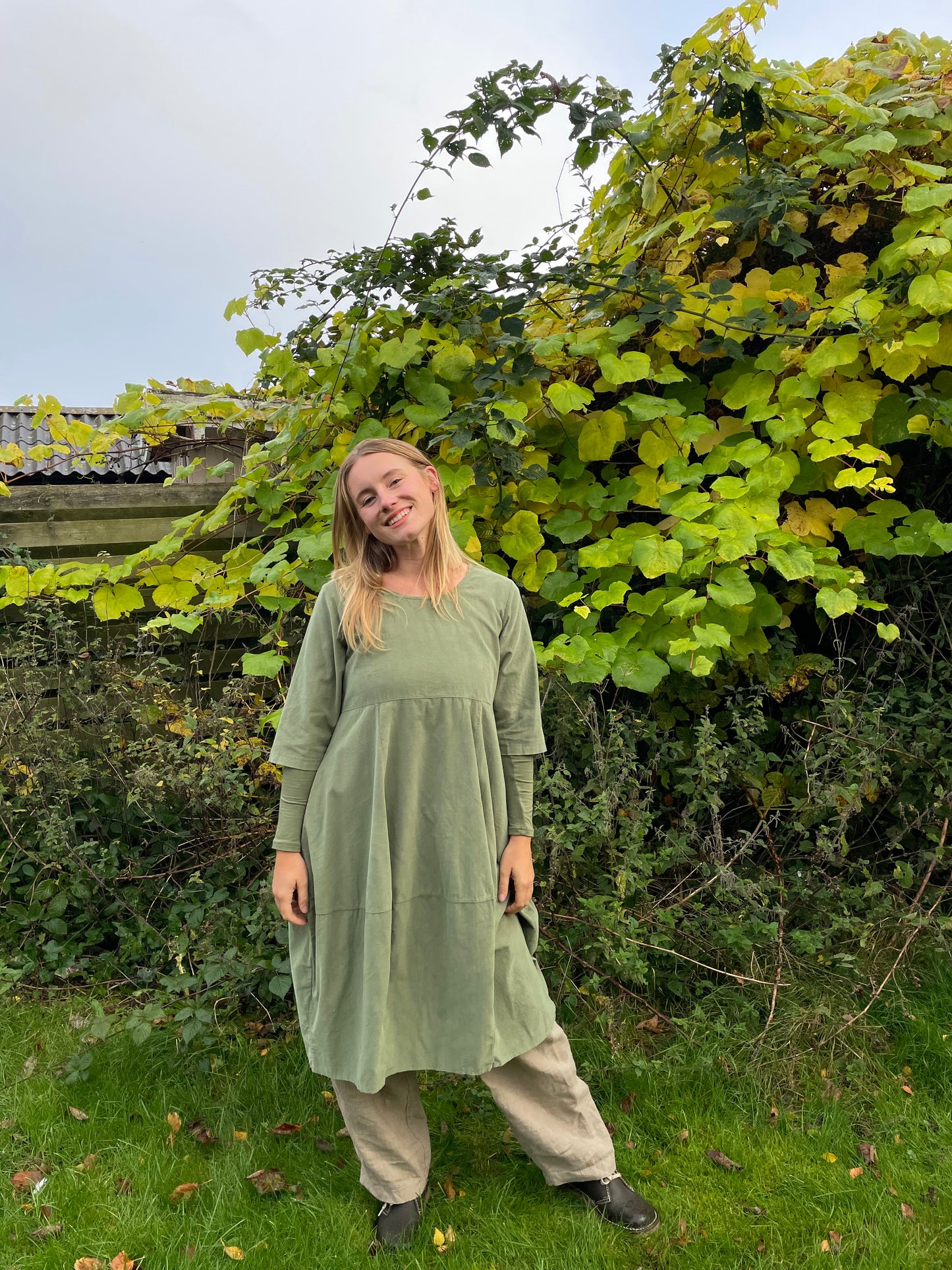 Urte-grøn Ballonkjole i babyfløjl fra THING