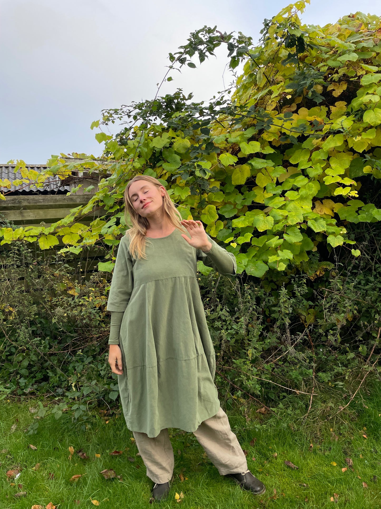 Urte-grøn Ballonkjole i babyfløjl fra THING