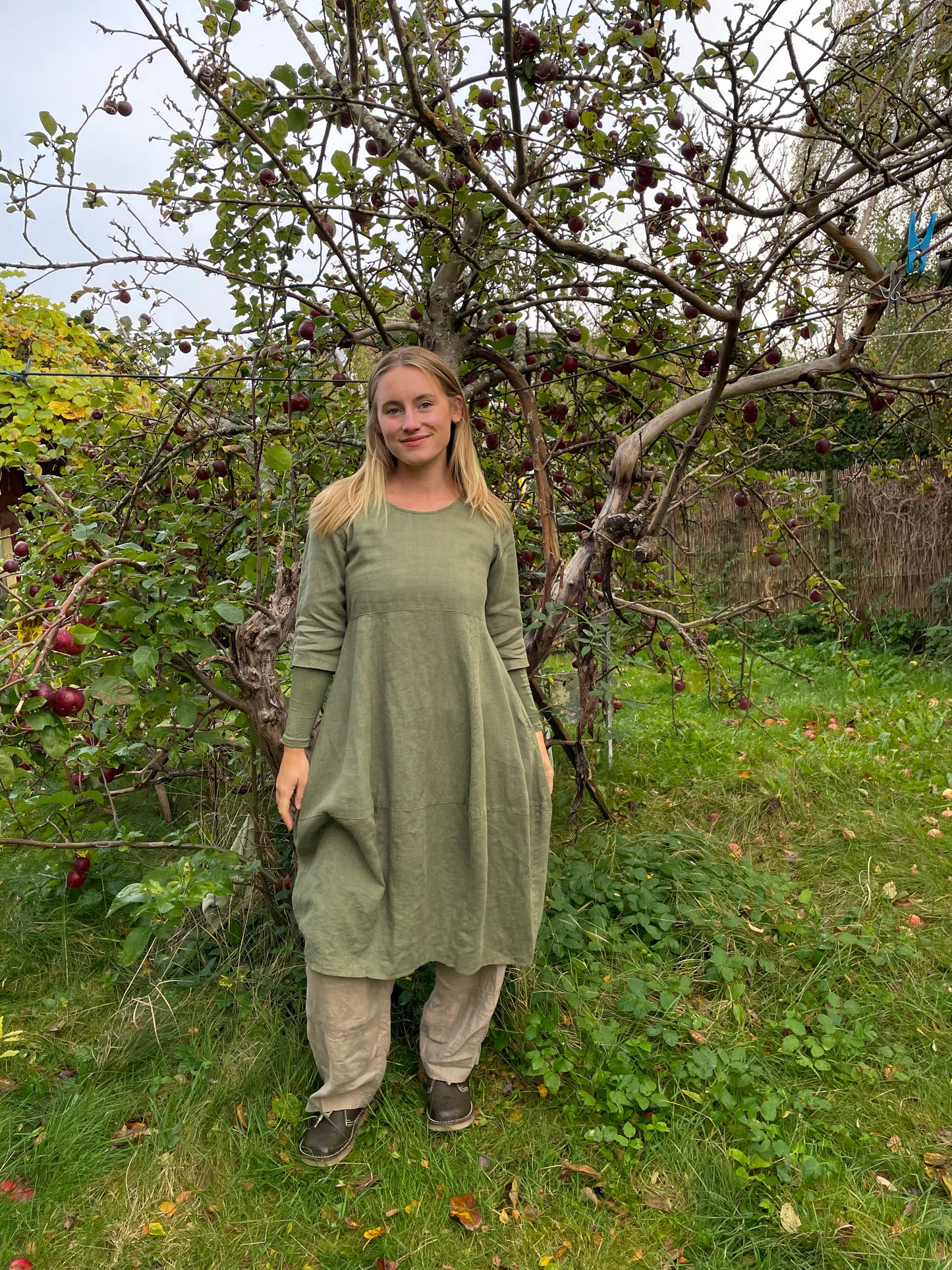 Urte-grøn ballonkjole fra Thing