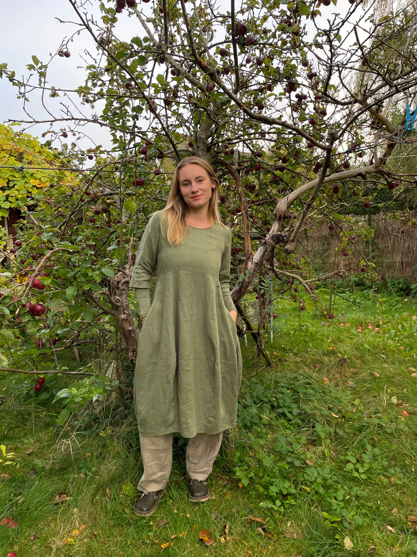 Urte-grøn ballonkjole fra Thing