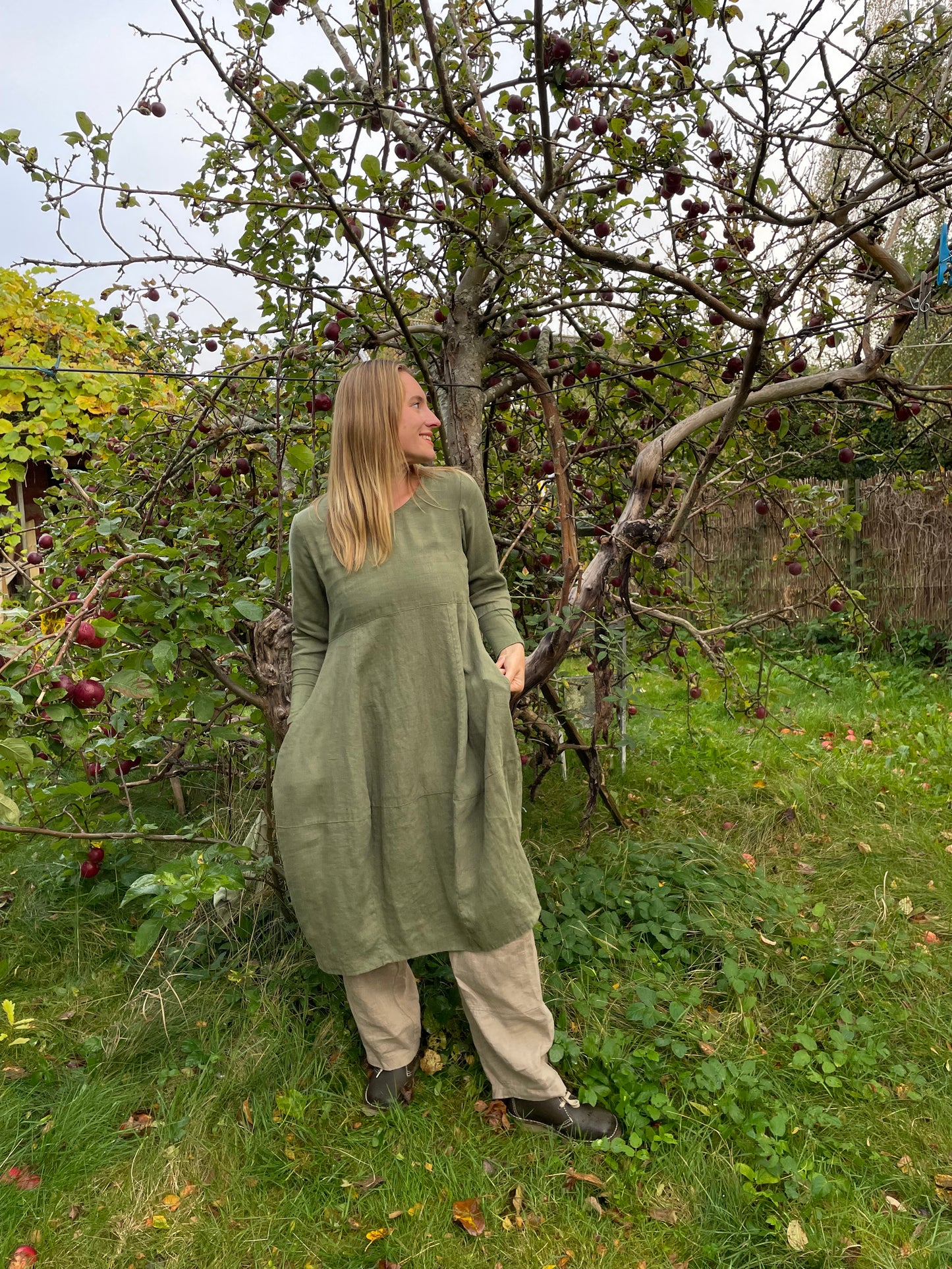 Urte-grøn ballonkjole fra Thing