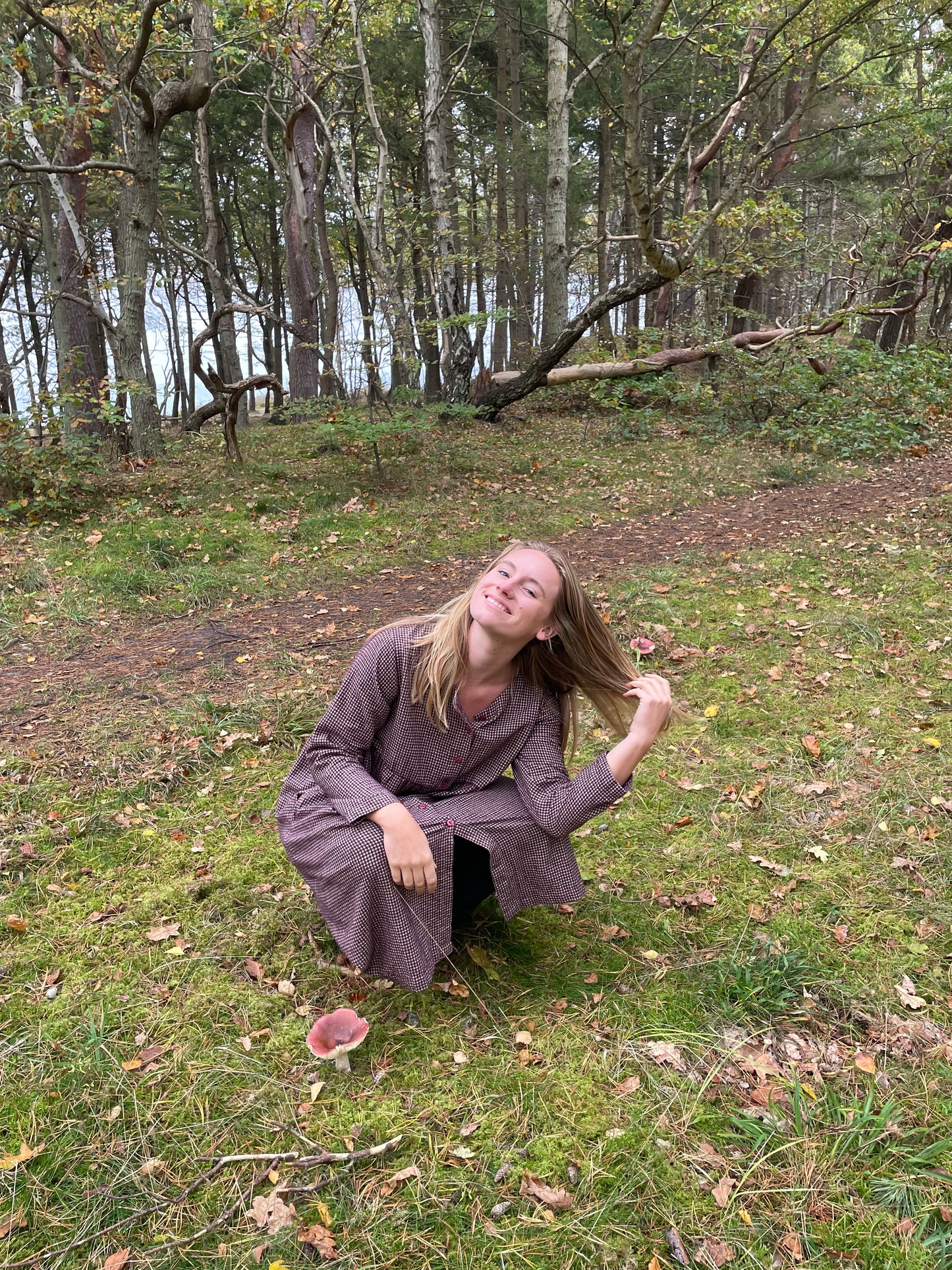 Rødternet bomulds kjole fra THING Økologisk