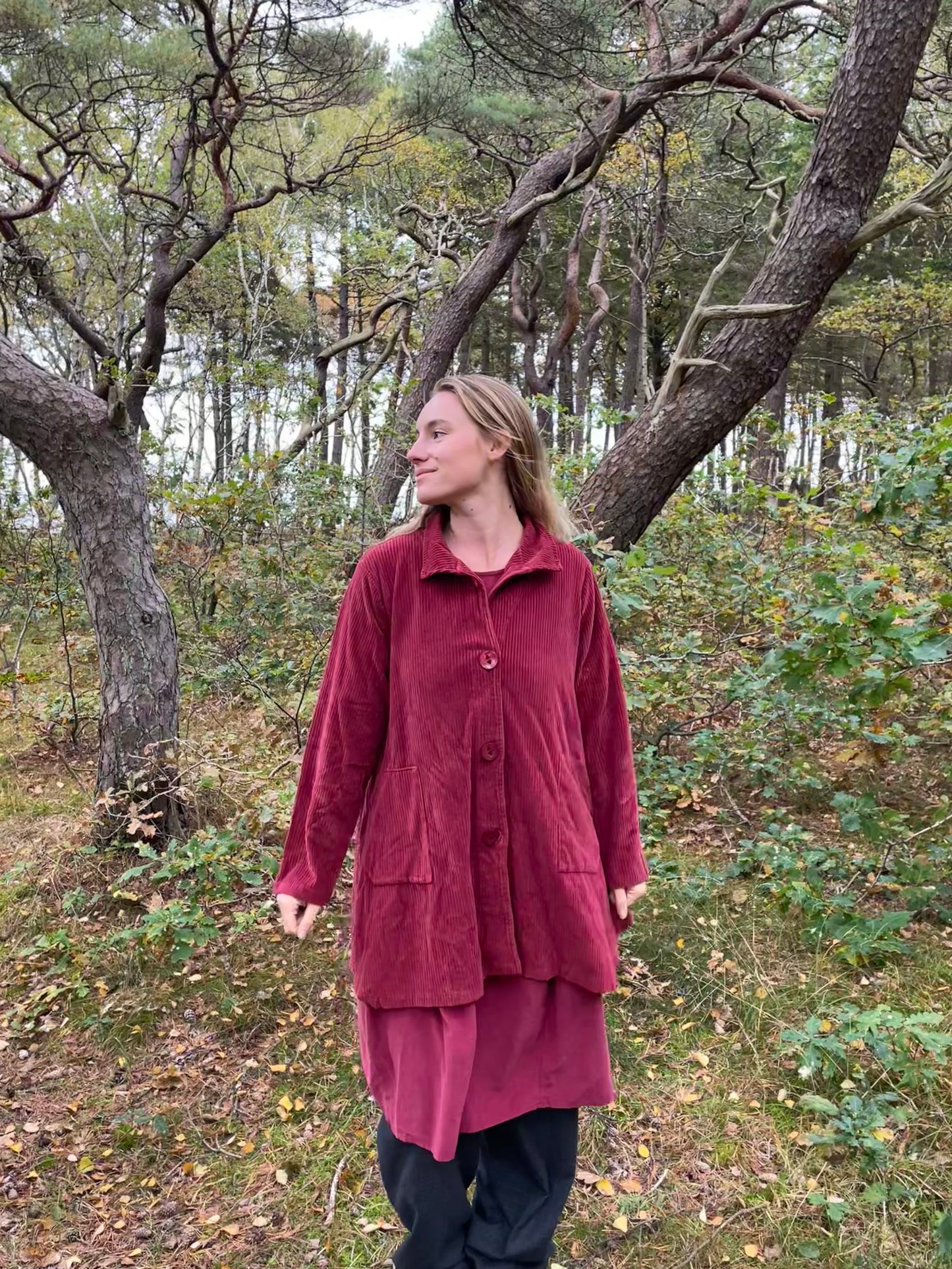 Vinrød jakke i fløjl fra THING